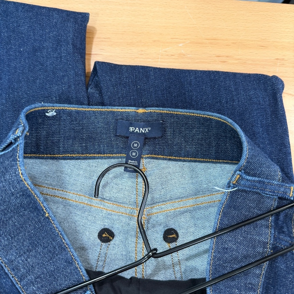 Spanx SPANXshape EveryWear Flare Jeans Raw Indigo size Medium - Picture 7 of 8
